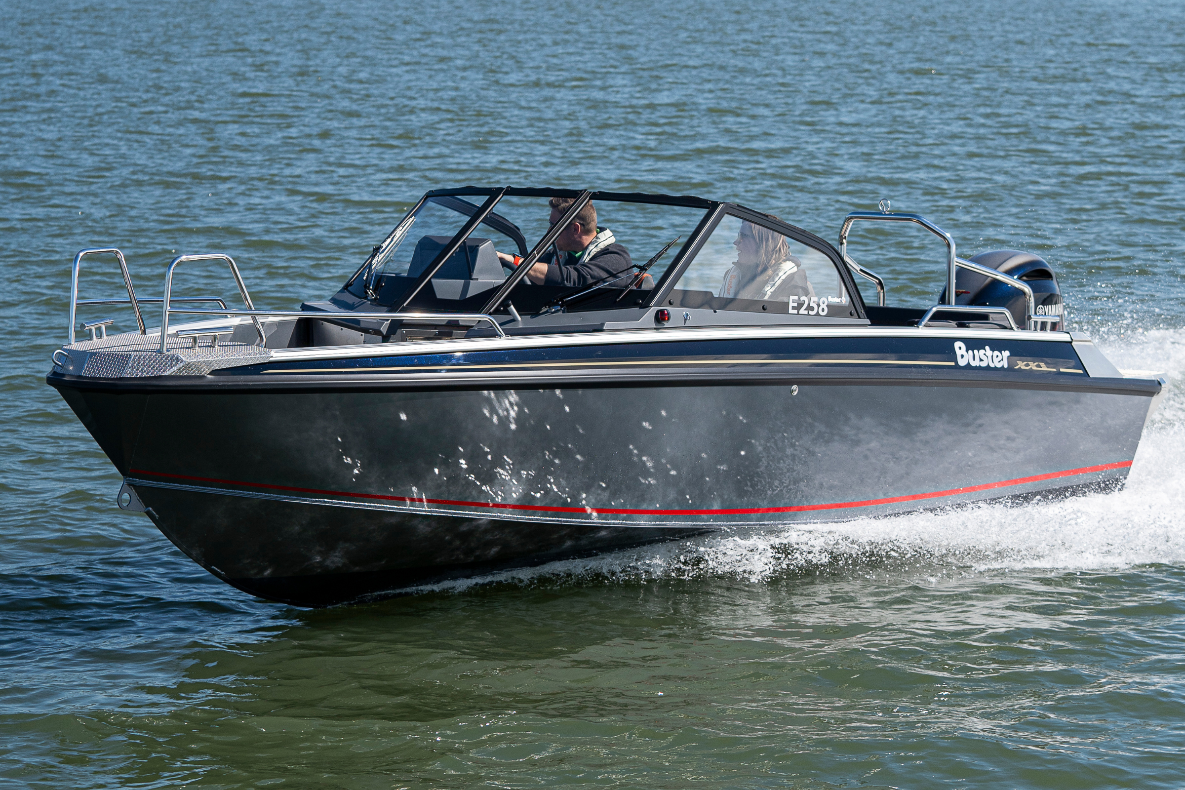 Buster XXL Vmax - Kvarnbackens Båt AB