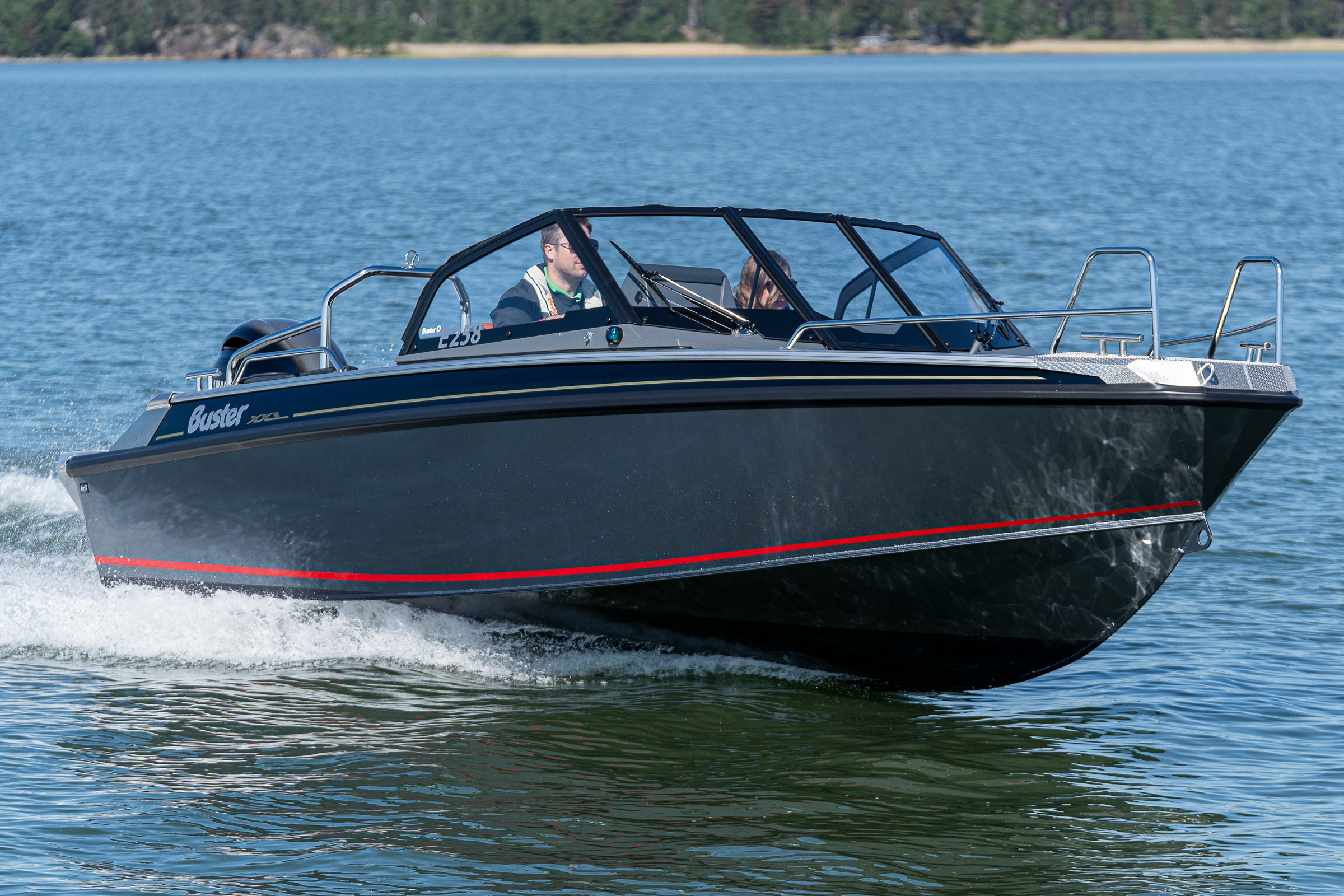 Buster XXL Vmax - Kvarnbackens Båt AB