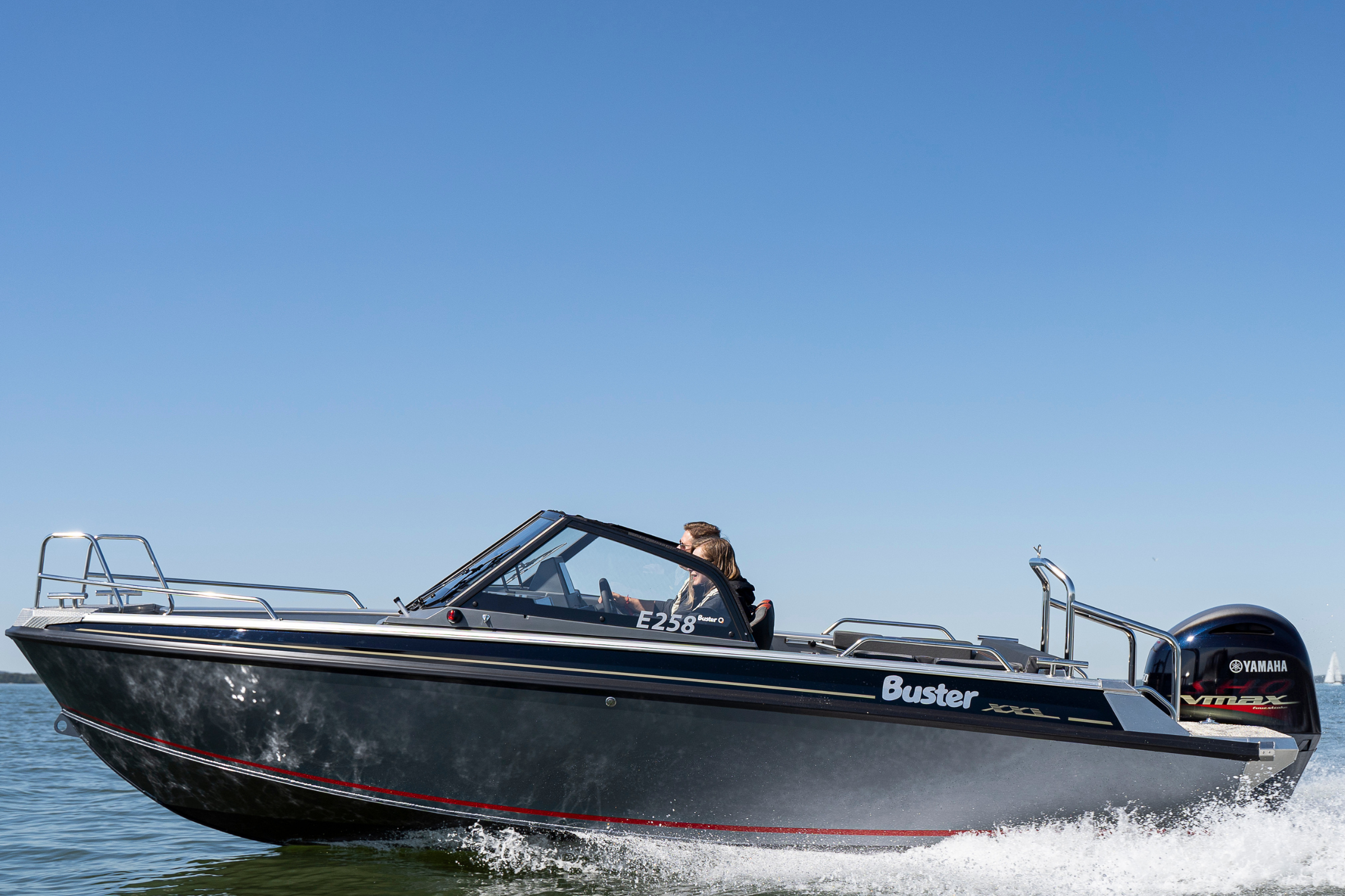 Buster XXL Vmax - Kvarnbackens Båt AB