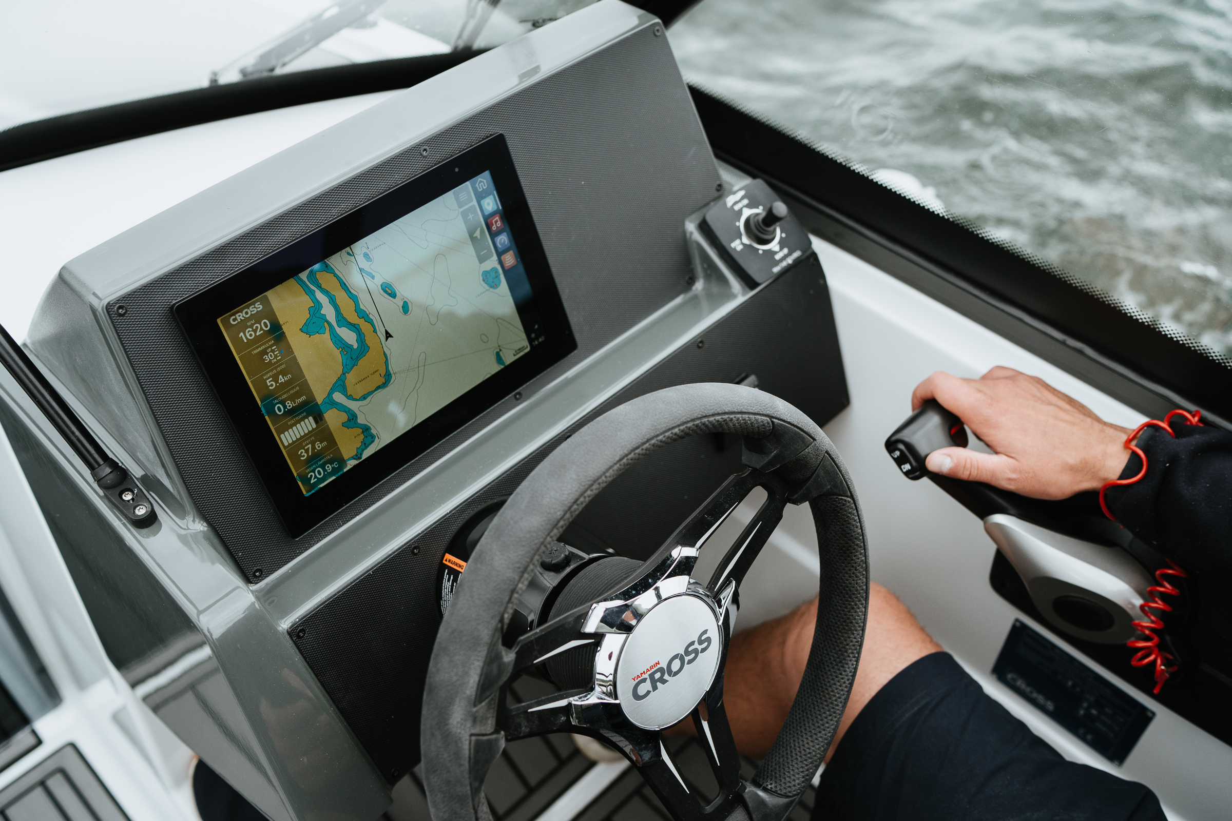 Yamarin Cross 57 BR VMAX - Kvarnbackens Båt AB