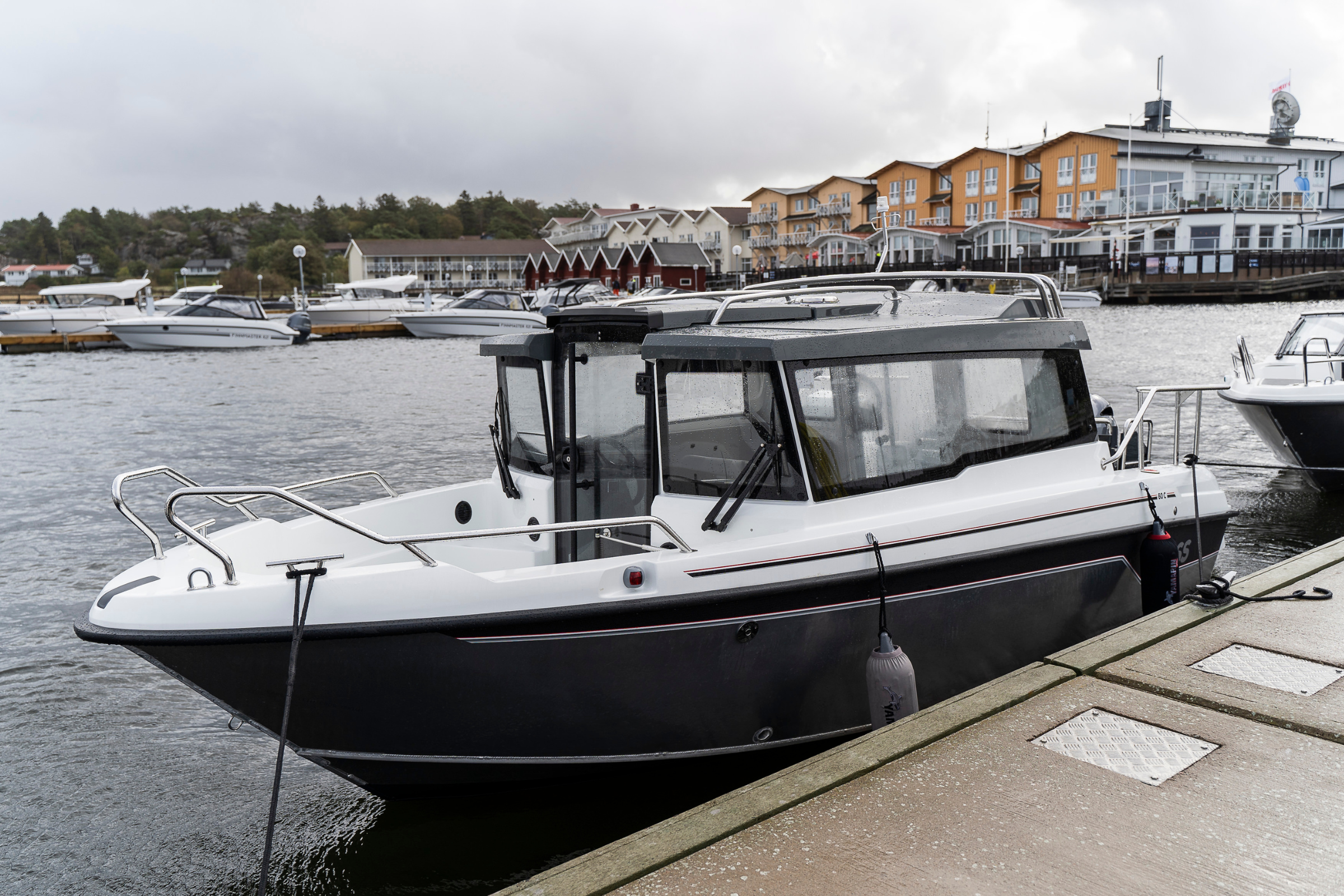 Yamarin Cross 60 Cabin - Kvarnbackens Båt AB